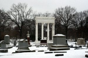 800px-Graceland_Cemetery