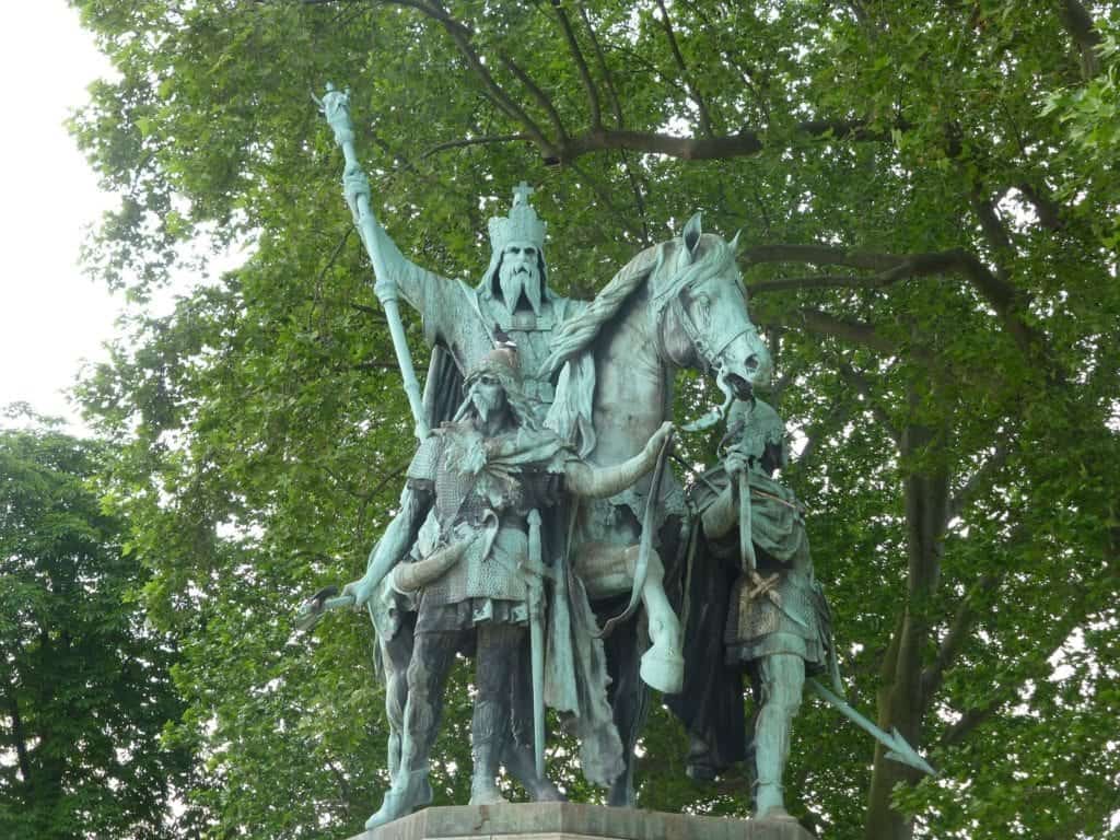 charlemagne-statue
