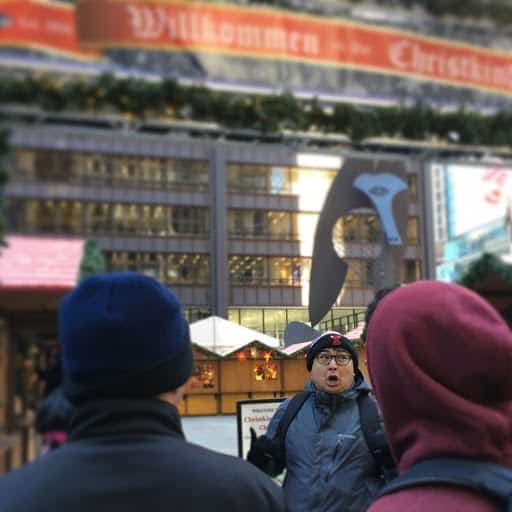 Free Tours by Foot guide emir leading Chicago Holiday Tour