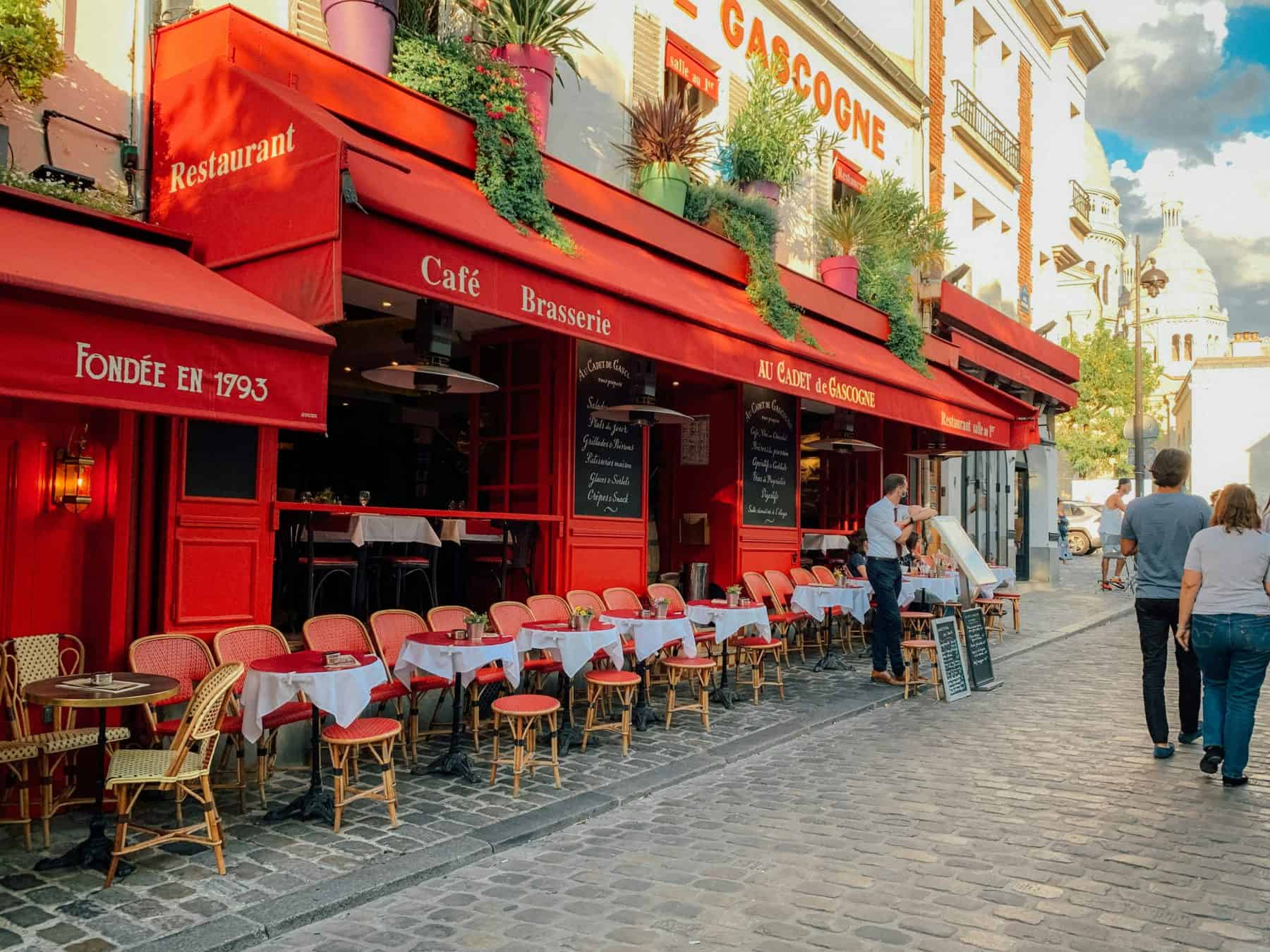 a Parisien cafe
