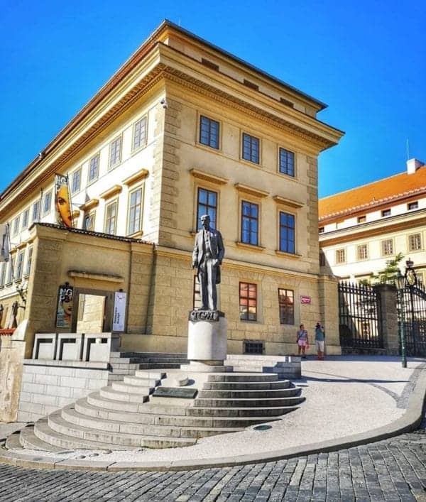 Tomáš Garrigue Masaryk Statue
