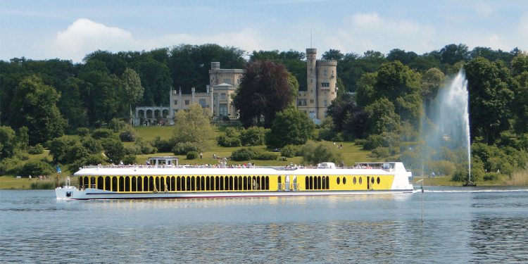 The MS Sanssouci on tour. Image Source: Weisse Flotte Potsdam.