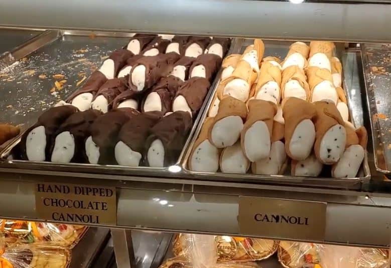 cannoli in Ferrara Bakery