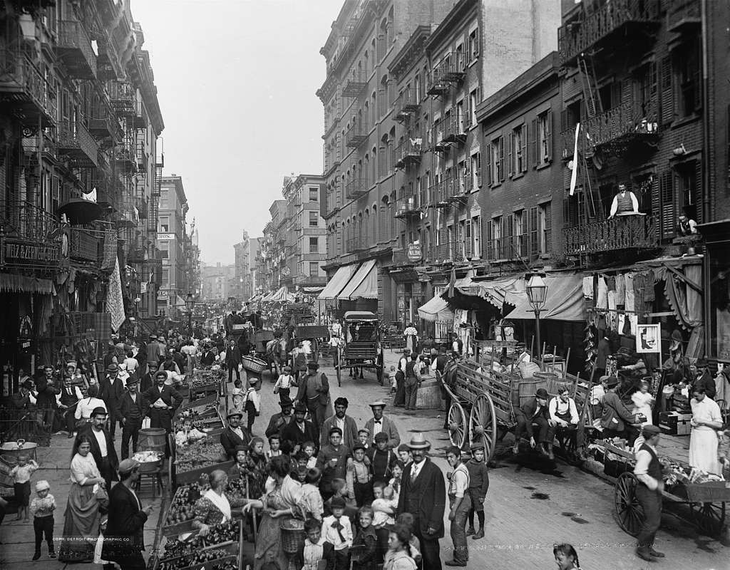 photo of Mulberry Street from the early 1900s