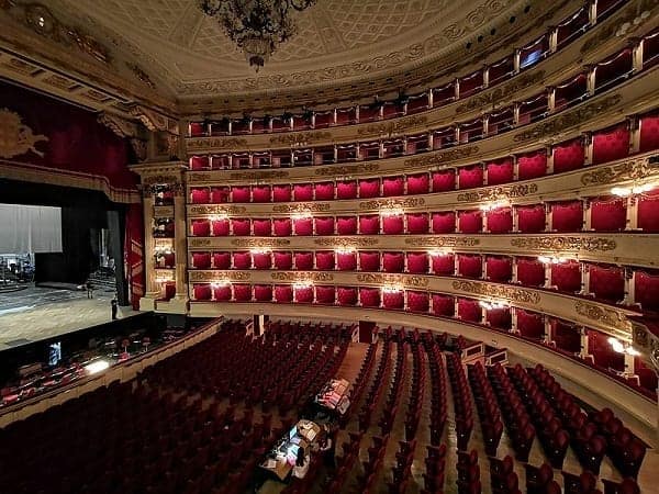 Teatrale alla Scala