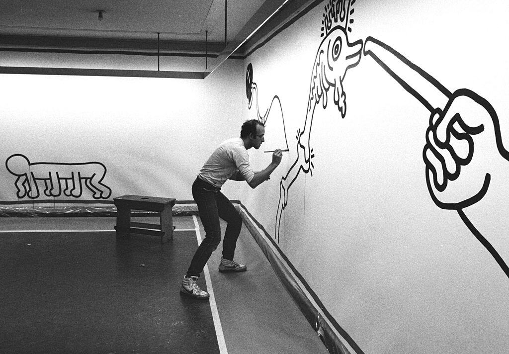 artist Keith Haring at work