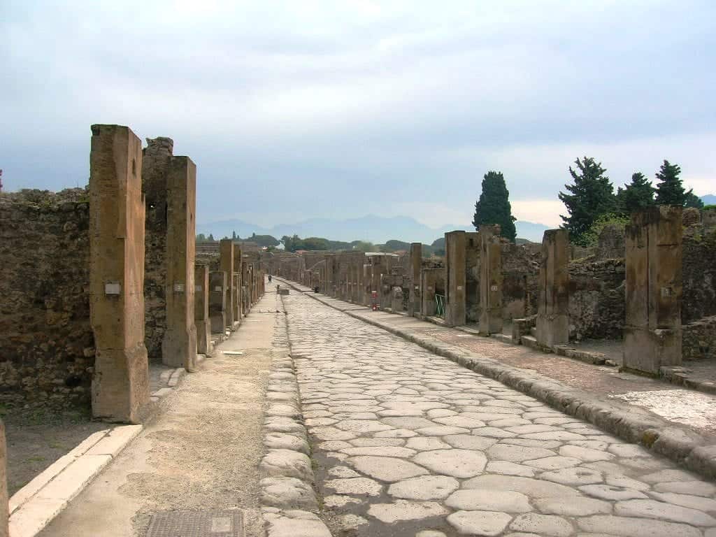 Via dell'Abbondanza, the main road in Pompeii. Image Source: Wikimedia user Mentnafunangann on March 18th 2009.