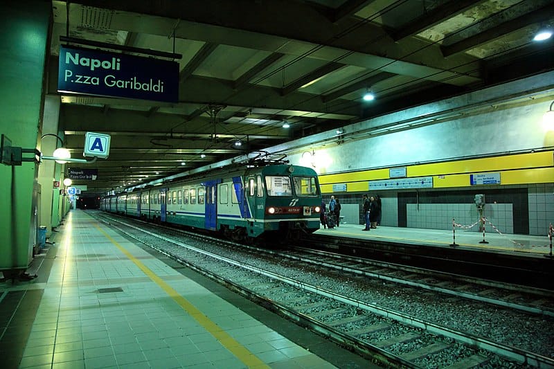 Napoli Piazza Garibaldi platform