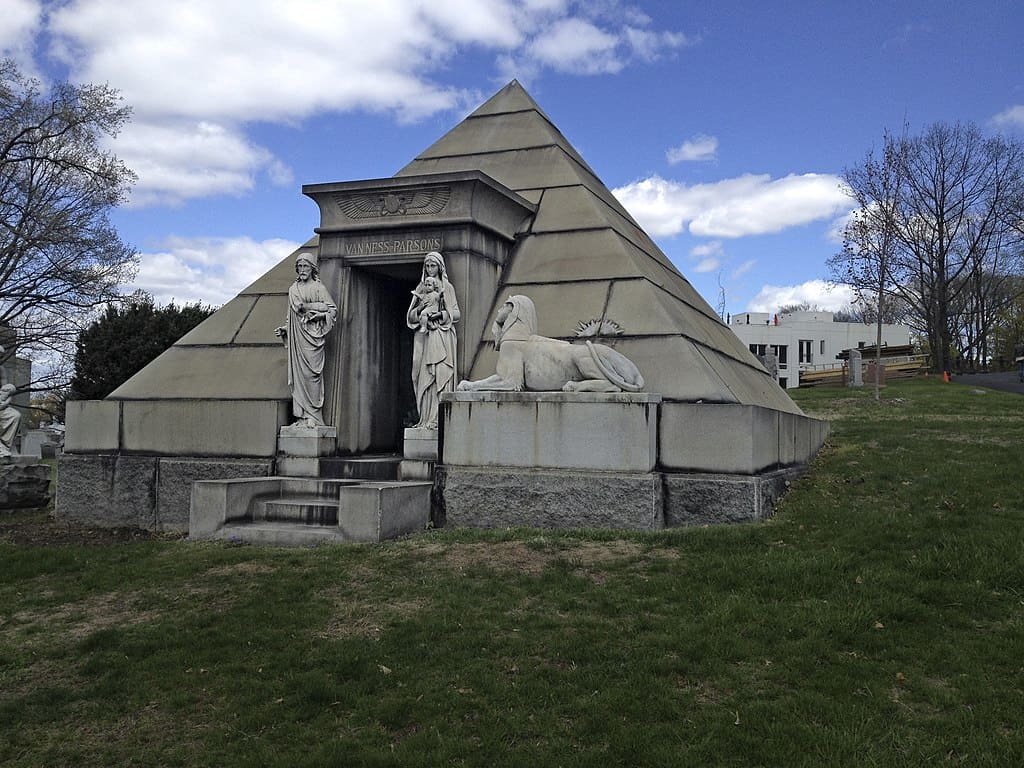 cemetery tours long island