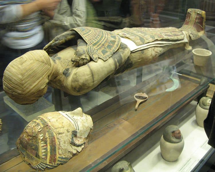 751px egyptian mummy louvre