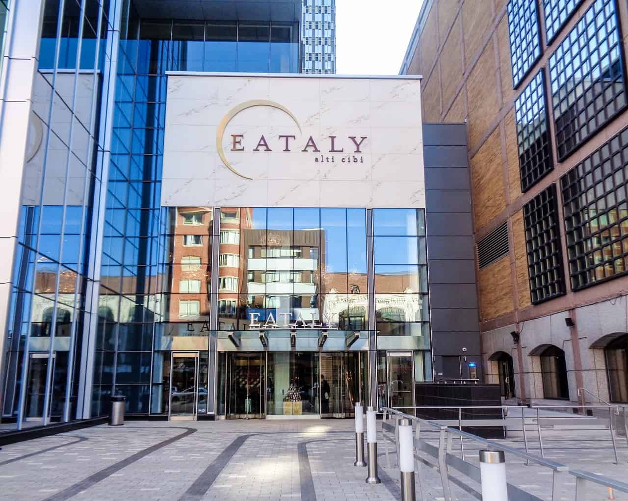 Boston's Eataly is not only one of the best Italian restaurants in the area, they also offer cooking classes so that you can learn about how to make your own excellent Italian food at home! Image source: Pixabay user Michelle Raponi. 