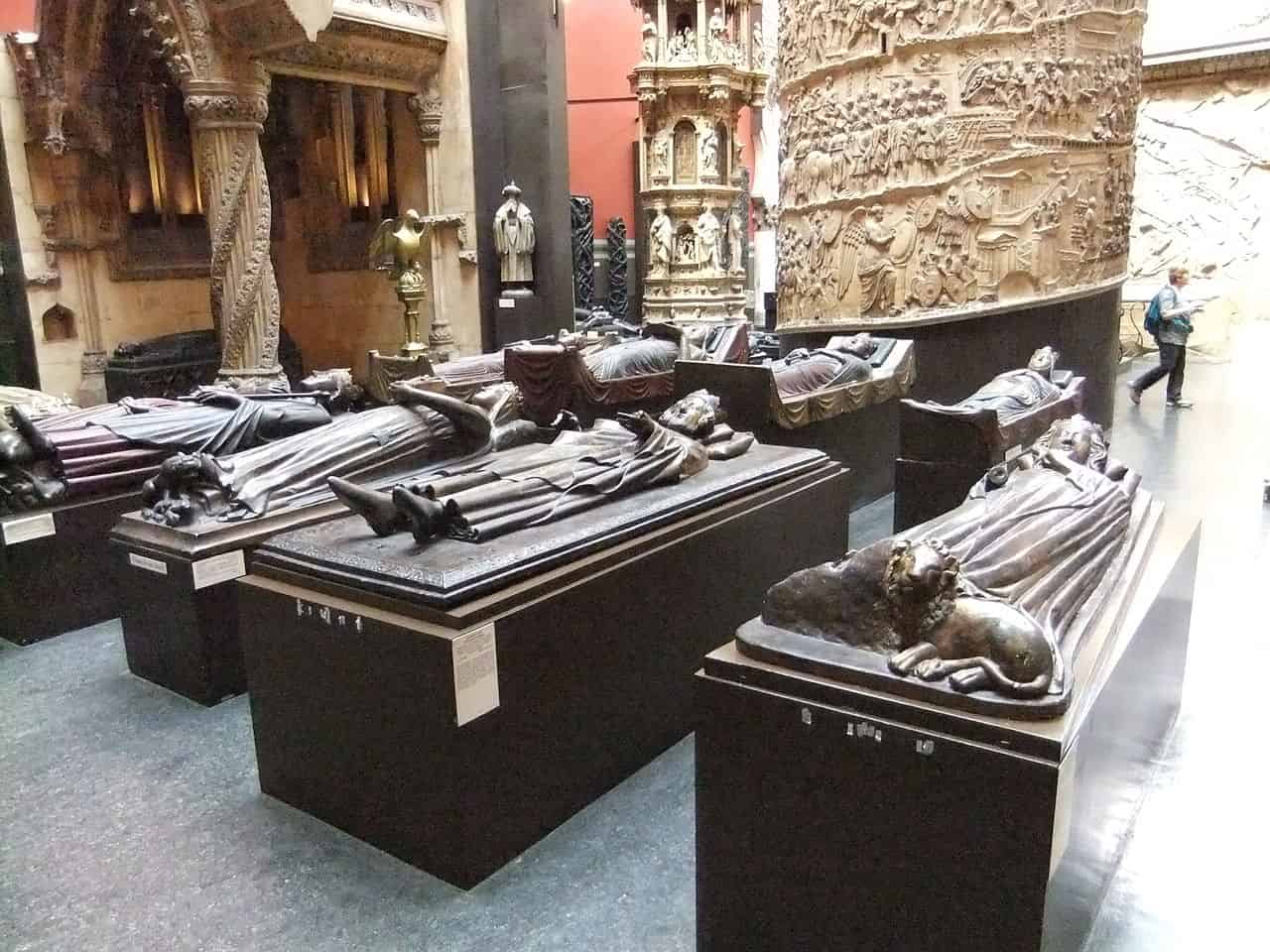 Tomb effieiges, Victoria & Albert Museum, London