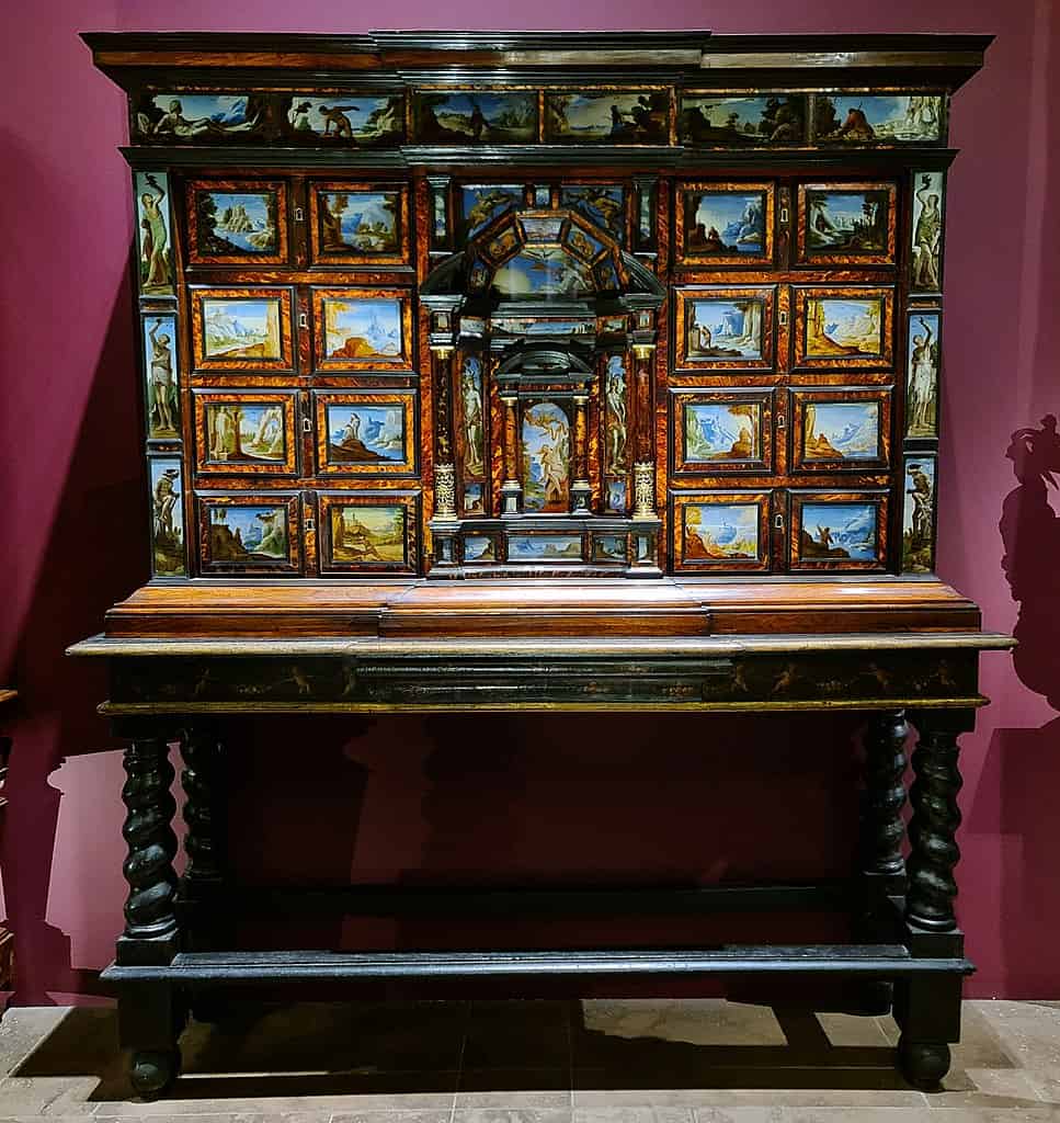 Cabinet 1680-1710