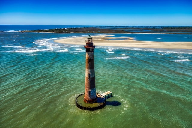 The Morris Island Lighthouse. Image source: Pixabay user David (1778011).