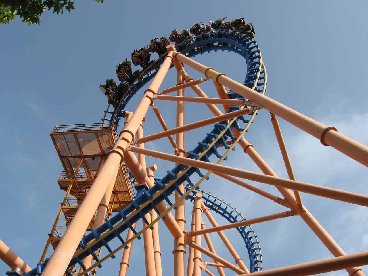 A rollercoaster at Parque Warner in Madrid. Image source: Pixabay user Adrian Maur.
