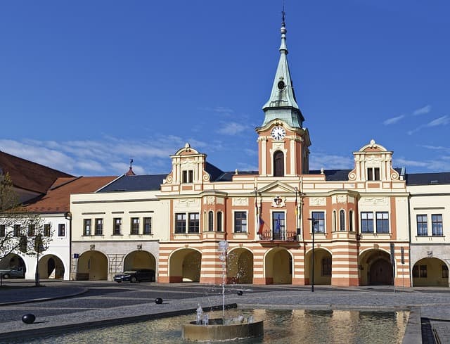 Mělník town center. Image source: Pixabay user Makalu.