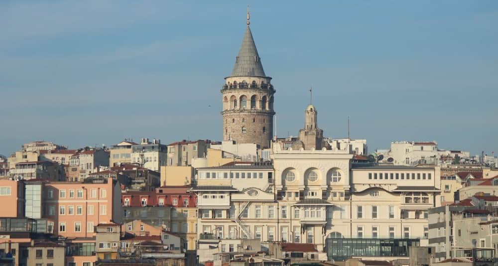 Galata Tower amidst the streets of Istanbul. Image source: Pixabay user Şinasi Müldür.