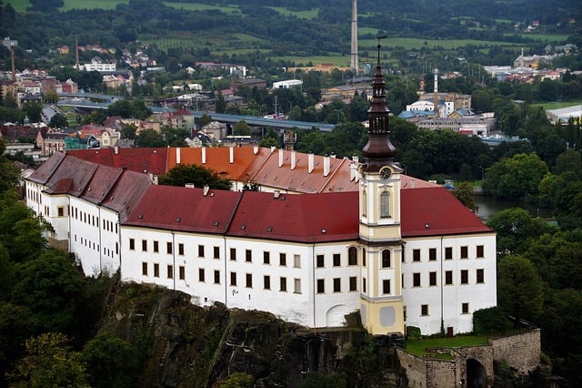 Děčín Castle. Image source: Pixabay user ivabalk.