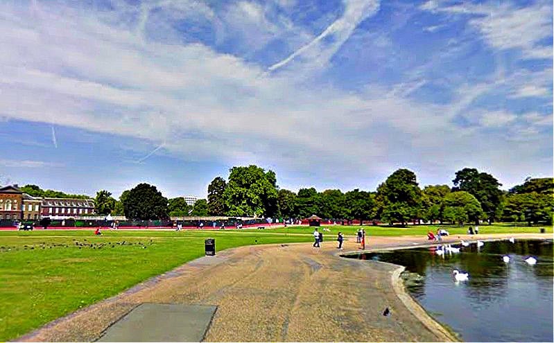Round Pond in Kensington Garden London