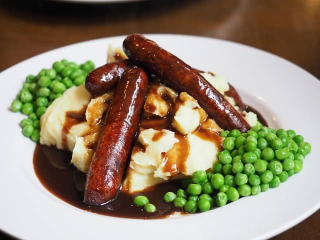 Bangers and mash is one of the more popular dishes in London. Image source: Pixabay user TheAndrasBarta.