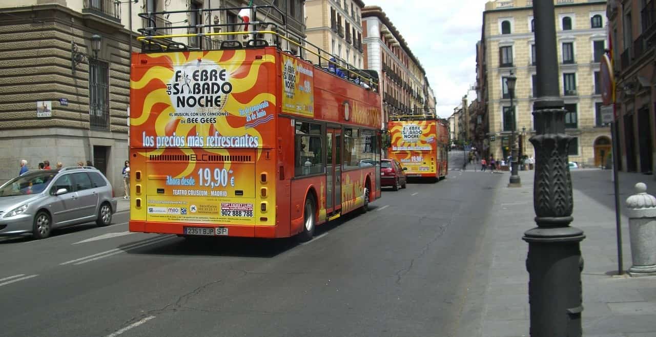 Two hop-on hop-off buses in Madrid. Image source: Pixabay user Joaquin.