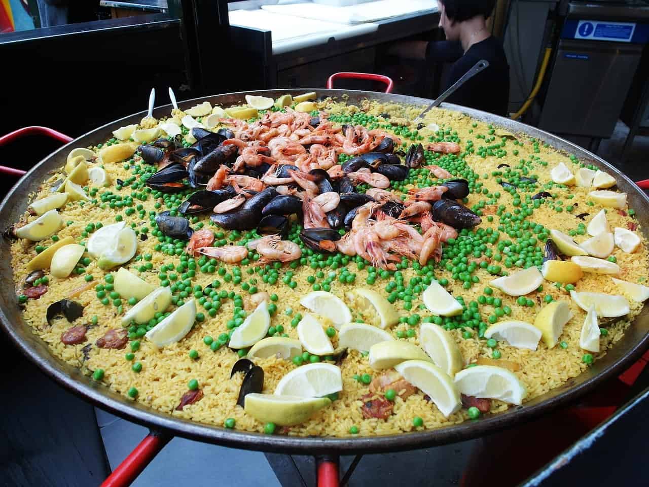 Paella being cooked by a local vendor in Borough Market. Image source: Pixabay user hjjeon.