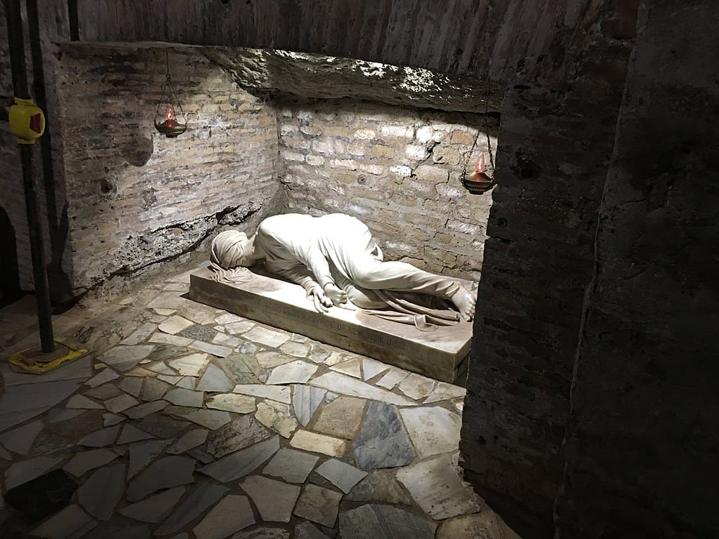 Grave of St. Cecilia in the Catacombs of St. Callixtus. Image source: Wikimedia user Ajm71 under the Creative Commons Attribution-Share Alike 4.0 International license.