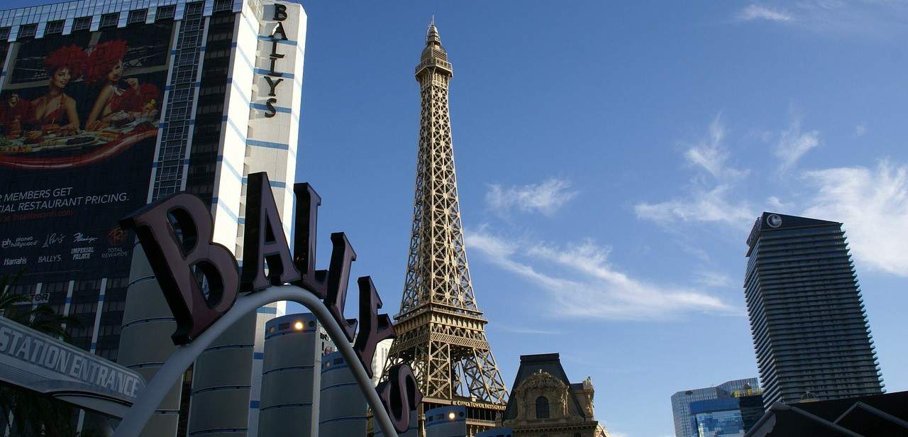 The Eiffel Tower Experience of Las Vegas. Image source: Pixabay user Wikimedia Images.
