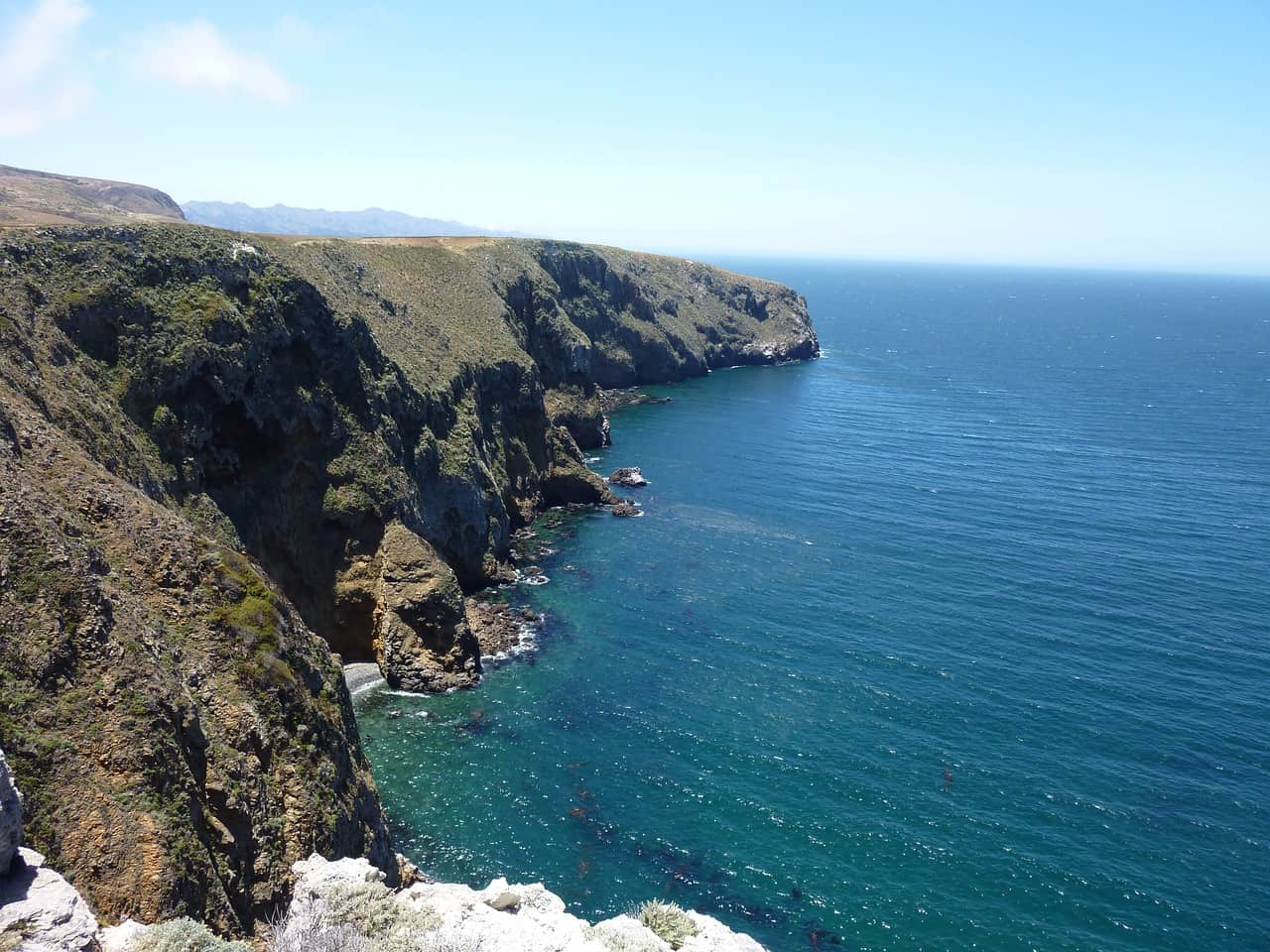 Santa Cruz Island, part of the Channel Islands. Image source: Pixabay user benstorm.