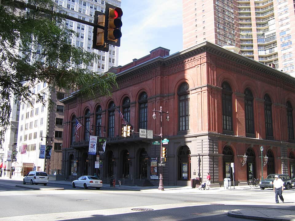 By Spikebrennan at en.wikipedia - en:User:SpikebrennanTransferred from en.wikipedia to Commons by User:Legoktm using CommonsHelper., CC BY-SA 2.5, https://commons.wikimedia.org/w/index.php?curid=4246353 The Academy of Music in Philadelphia, Pennsylvania